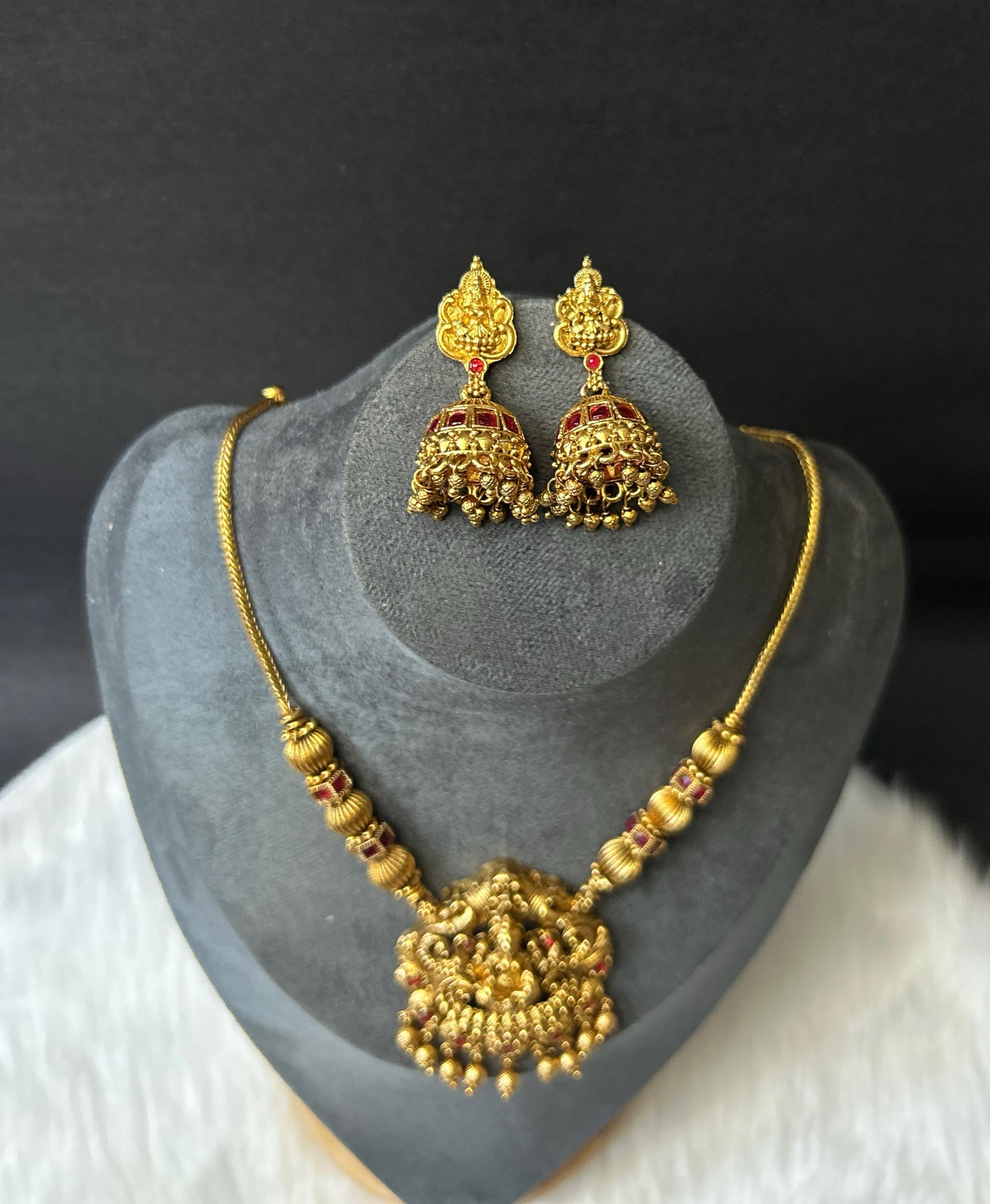 ANTIQUE LAKSHMI SHORT NECKLACE