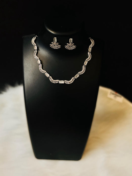 CUBIC ZIRCONIA DELICATE SILVER NECKLACE