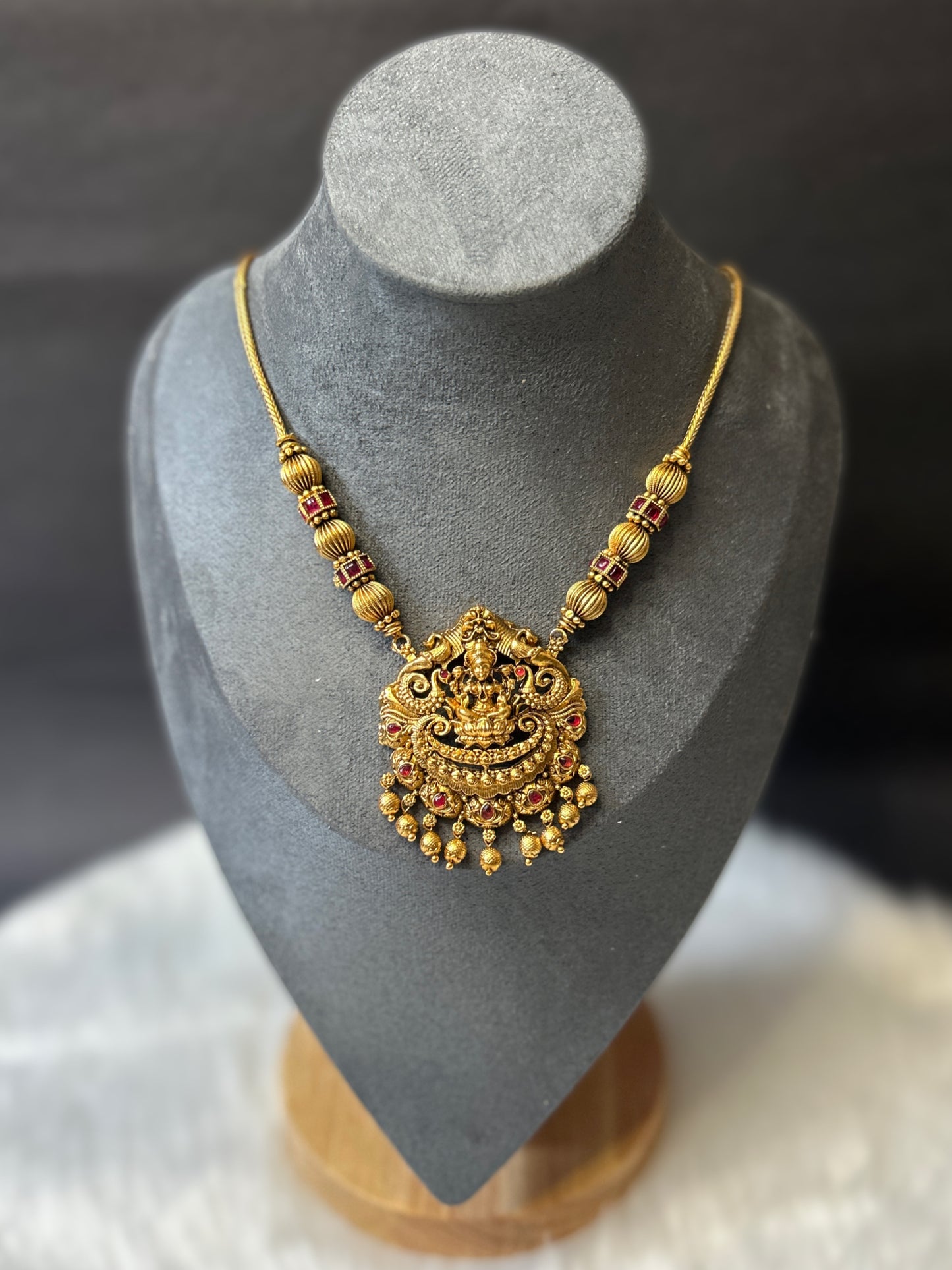 ANTIQUE LAKSHMI SHORT NECKLACE